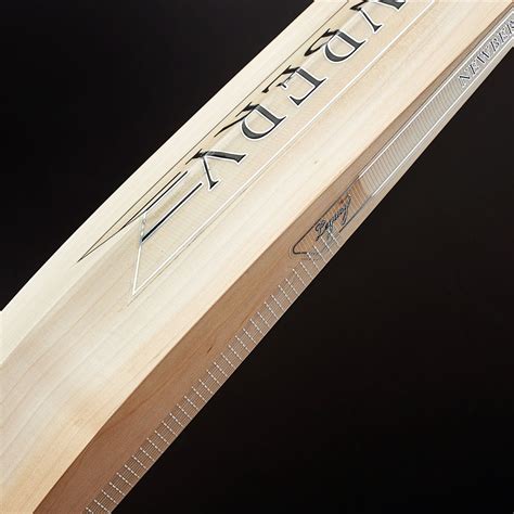 Cricket Bats Newbery Legacy Pro Cricket Bat Whiteblack Gold