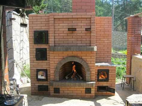 En este ejemplo, el gran horno revestido en piedra, le aporta mucha personalidad a la cocina de madera con notas brillantes de acero inoxidable provenientes de los electrodomésticos. 12 Hornos de leña y parrillas que puedes hacer ya mismo ...