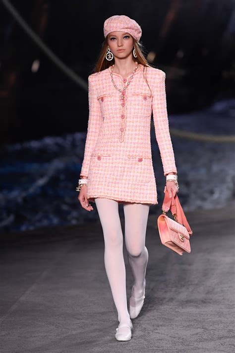 Runway Gallery Chanel Cruise Show Collection Tweed Fashion
