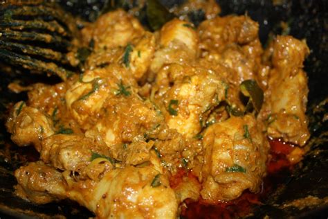 Spicy and rich malaysian/indonesian beef stew made with beef, spices and coconut milk. Sejarah Rendang di Malaysia: Sajian Meraikan Kegembiraan ...