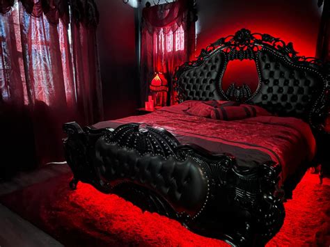 30 Gothic Bedroom Decor Ideas For A Dark And Dramatic Bedroom