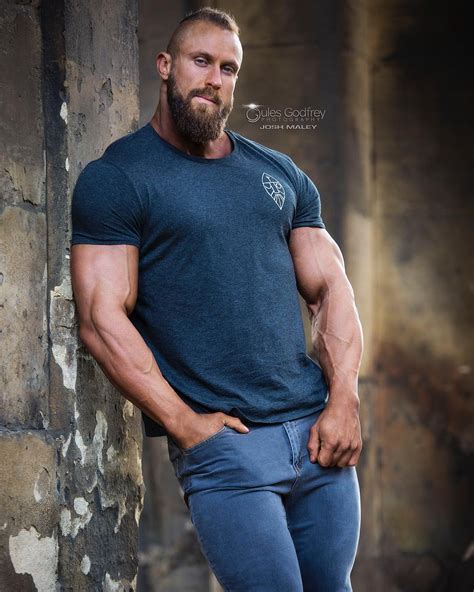 Muscle Lover Bodybuilders With Their Clothes On 4