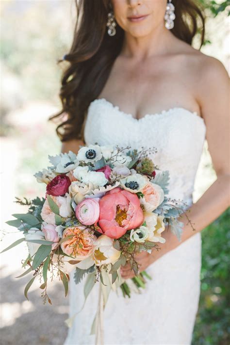 Tracys Bountiful Bouquet Was A Loose Gathering Of Garden Roses