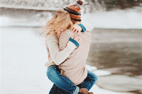 20 Cute Christmas Photo Ideas For Couples To Show Love
