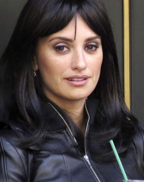 eye makeup for heavy lidded eyes penelope cruz s purple eyeliner glamour