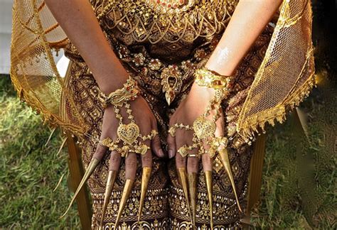 Golden Fingers Thai Lahhon Dancer Details Songkran Wat Flickr