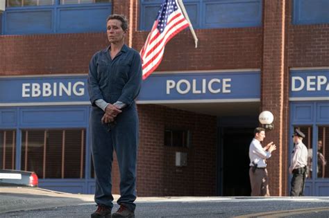 Frances gives a shoutout to her wolfpack to make a memorable moment at the. Photo de Frances McDormand - 3 Billboards, Les Panneaux de ...