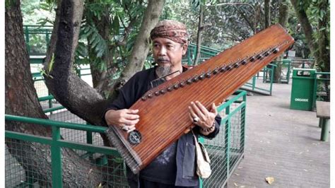 Alat Musik Tradisional Jawa Barat Dan Penjelasannya Tokopedia Blog