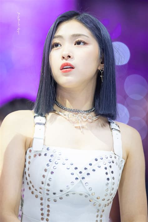 Use the following search parameters to narrow your results ryujin. #류진 #RYUJIN #있지 #ITZY em 2020 (com imagens) | Cabelo ...