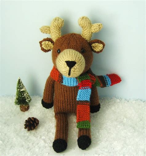 We start with a garter tab cast on. Amigurumi Knit Reindeer Pattern Digital Download