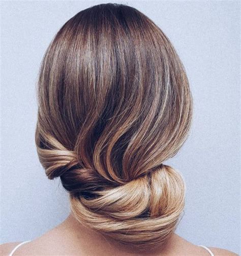 16 Easy Bun Hairstyles To Try Tending In 2019 Bun Hairstyles Easy