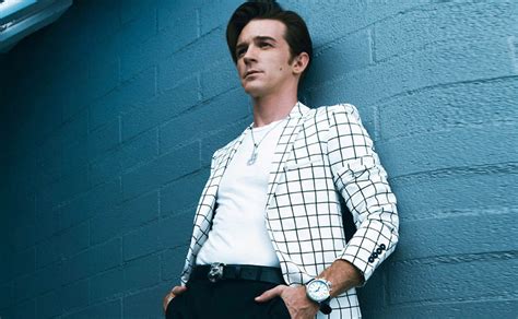 God's plan (official video)song available here: Drake Bell: El antes y después del famoso cantante