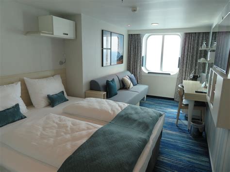 Mein schiff / sichtbehinderungen bei balkonkabine kategorie f? Neue Mein Schiff 1 Reisebericht - mit TUI Cruises auf ...