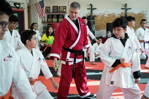 Houston Isd Middle Schoolers Learn Self Defense Social Skills In Karate Classrooms