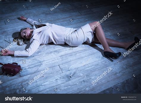 Crime Scene Strangled Pretty Business Woman Stock Fotografie 1704550714