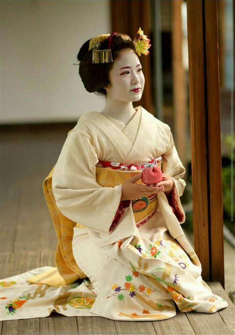 pin by nevenka on mystical kimono japan geisha kimono japan japanese geisha