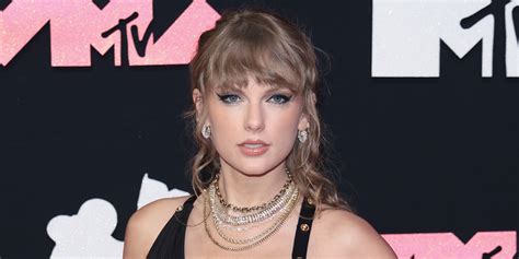 man accused of stalking taylor swift arrested again near her home allegedly been seen 30 times