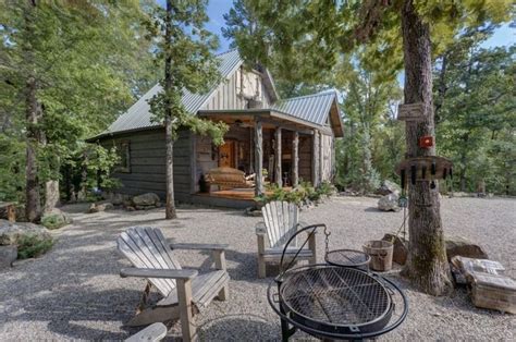 Cabin rentals in the majestic blue ridge mountains high mountain creekside cabins, jefferson, nc located in the blue ridge mountains and laced along the north carolina and virginia border, high mountain creekside cabins is a privately owned mountain getaway showcasing 5 beautifully appointed vacation homes in their natural settings. 12 Best Cabin Rentals in Hot Springs, Arkansas | Territory ...