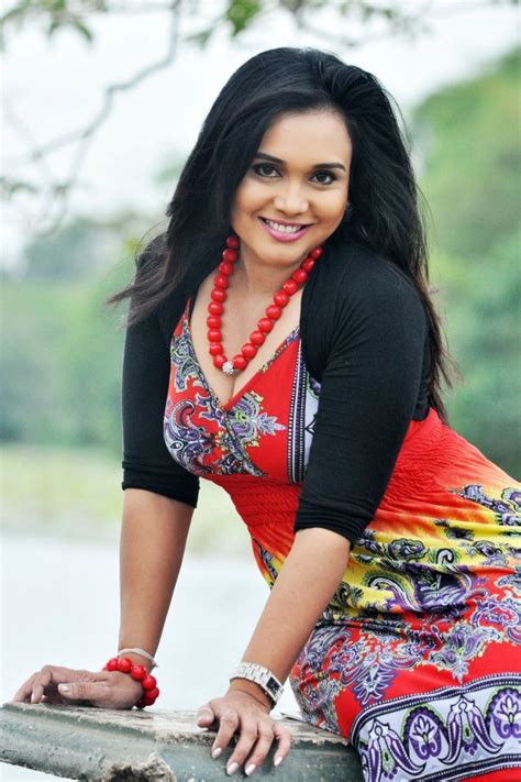 srilankan popular actress and tv presenter gayathri dias new hot