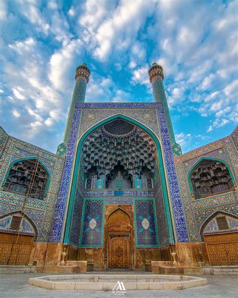 آسمان آبی بر فراز مسجد امام اصفهانعکس