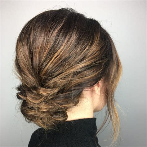 23 Super Easy Updos For Beginners To Try In 2023