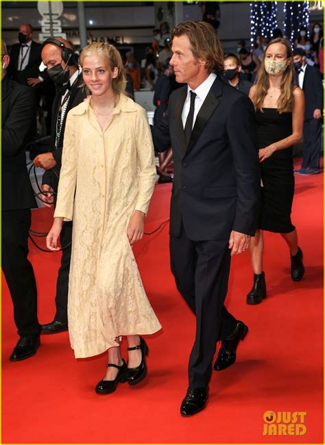Julia Roberts Year Old Daughter Makes Her Red Carpet Debut At Cannes Film Festival Photo