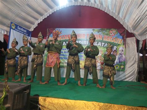 Setelah sujud yang ke dua kemudian melakukan doa tahiyat akhir dengan cara duduk tasyahhud. KEGIATAN KREATIF REMAJA LDII AKHIR TAHUN 2015 | LDII Kediri