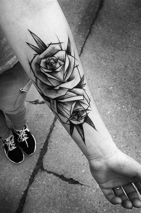 Geçici dövmeler, tekli, ikili, yada dövme seti olarak en beğenilen geçici dövme şablonlarının yer aldığı paket şeklinde satın almaya müsait ürünlerdir. rose tattoo on wrist karakalem gül dövmesi | Dövme ...