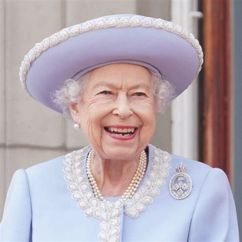 Regina Elisabeta Medicii Au Recomandat Supraveghere Medicală Hashtag