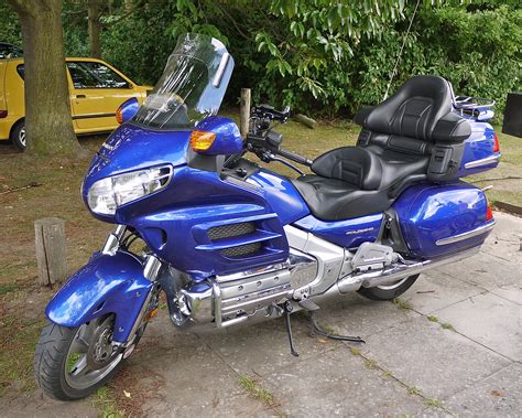 Introduced at the cologne motorcycle show in october 1974, the gold wing went on to become a popular model in north america, western europe and australia. 1972 Honda Goldwing prototype M1: pics, specs and ...