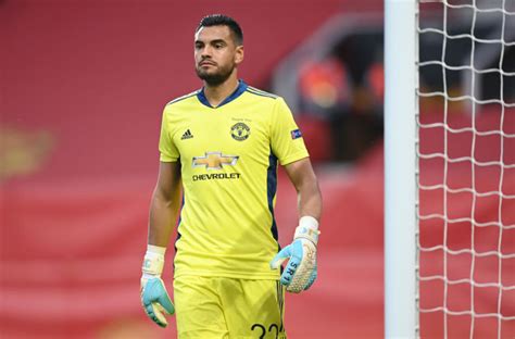 Manchester united want a new central defender this season are have identified varane as the ideal choice. Manchester United keeper Sergio Romero Is A Must Buy For ...