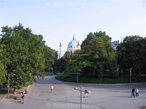 Sie befindet sich in wieden, wiens 4. Resselpark Seen from Karlsplatz Station Exit
