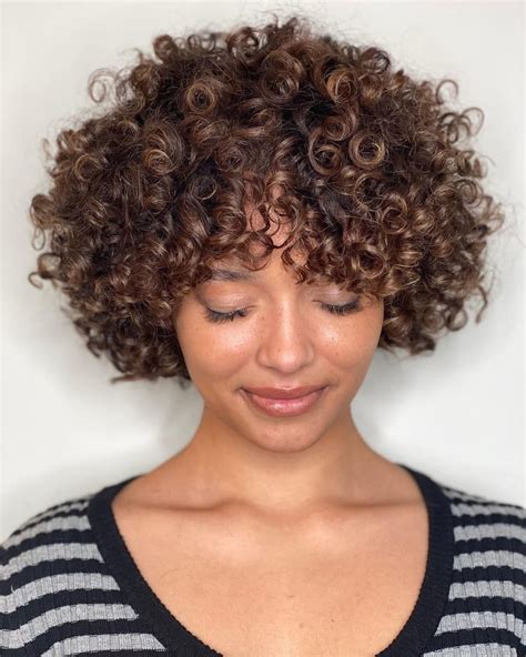 Curly Blunt Bob With Bangs The Ultimate Guide To This Flattering Hairstyle Athiroh Al Mumtahanah