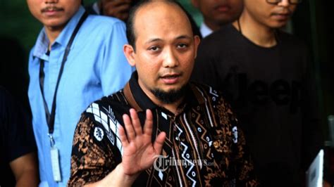 Aduh! tepat pada saat itu juga, ada dorongan yang terasa lebih kencang dari sebelumnya, nadhira yang sedang. Novel Baswedan dan Pendukungnya Hadiri Sidang Praperadilan ...