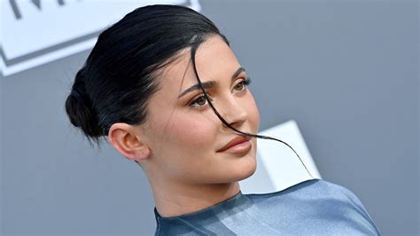 Kylie Jenner Fully Nailed The Bride Of Frankenstein Updo See Photo