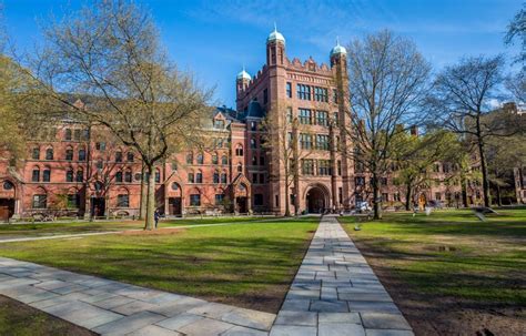 Yale University Rankings Campus Information And Costs Universityhq