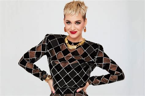 Katy Perry Says Shes Not Single During American Idol Finale Watch The Video Billboard