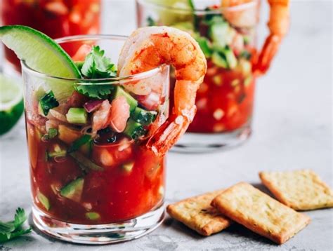 Receta mexicana de coctel de camarón con cátsup y clamato