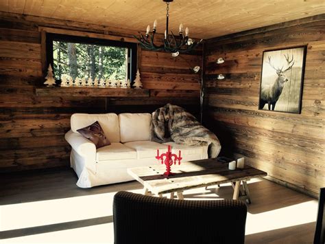 Le chien de montagne des pyrénées est un chien de grande taille, à la charpente imposante et forte, tout en dégageant une certaine grâce dans ses lignes et son allure. Chalet montagne pyrénées orientales - Châlet, maison et cabane