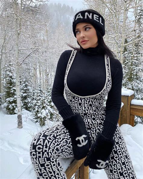 Kylie Jenners Instagram Adds New Winter Photoshoot 24h Beauty