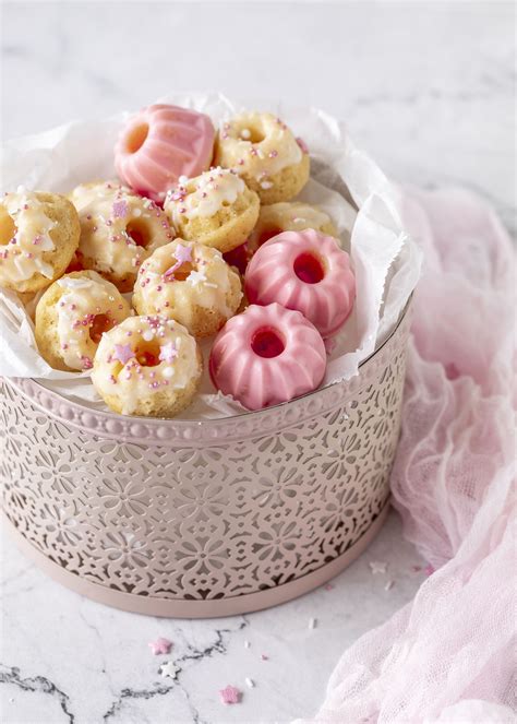 30 minuten backen, aus dem ofen nehmen und in der form auskühlen lassen. Zitronen-Joghurt-Mini-Gugel - Emma's Lieblingsstücke ...