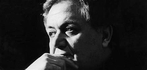 Η ταινία μαγική πόλις είναι ένα κορυφαίο δείγμα του ελληνικού νεορεαλιστικού κινηματογράφου με άμεσες επιρροές από τον ακμαίο τότε ιταλικό νεορεαλισμό. Ο αστός επαναστάτης Μάνος Χατζιδάκις!