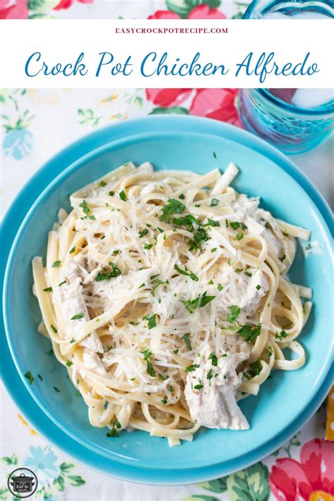 This chicken alfredo recipe has simple ingredients like cream, garlic, parmesan cheese, fettuccine noodles, and tender chicken breast. Crock Pot Chicken Alfredo - Easy Crock Pot Recipe