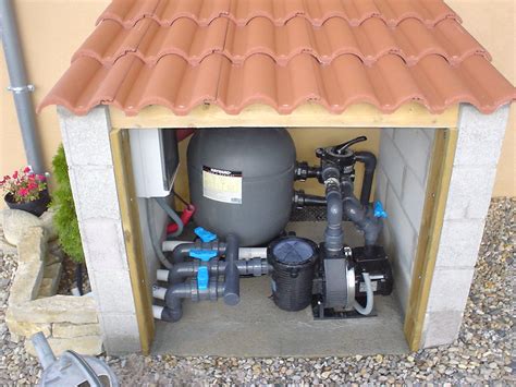 Mais savez vous que toute piscine est constituée de deux éléments indissociables ? abri piscine local technique