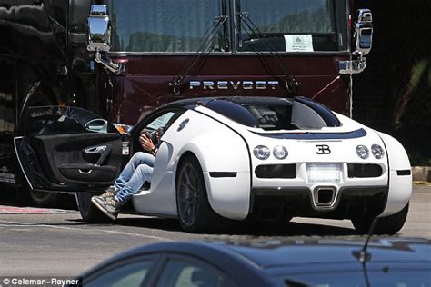 Keith Urban Spotted Driving 2 7 Million Bugatti Veyron Sports Car In Nashville Daily Mail Online