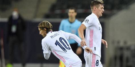 Con ella, volvió casemiro al corazón del equipo para liberar al metrónomo alemán y desatar al modric más hiperactivo. Martin Odegaard, Korban Terbaru Ketangguhan Casemiro-Kroos ...