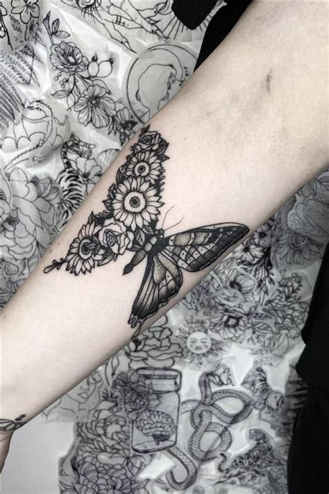 Actually, each tattoo has a large number of meanings, particularly butterfly tattoo meaning demonstrates a great variety of symbols. The symbolism of the butterfly tattoo is just the tip of the iceberg - Fashion Girl'S Blog in ...