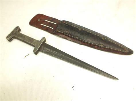 An Soe Type Dagger 255cm Flattened Diamond Section Blade Two Piece