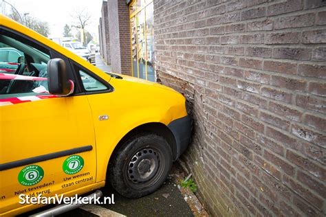 Met ingang van 25 oktober worden onze diensten gehouden in de opstandingskerk aan de feithenhofweg 24 in nunspeet. Vrachtwagen raakt bestelbus bij lossen bij supermarkt in ...