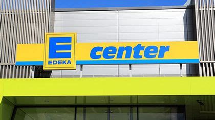 Eine hochgiftige bananenspinne wurde am freitagabend in einem supermarkt in der flechtdorfer straße in korbach entdeckt und von der feuerwehr gefangen. Giftigste Spinne der Welt in Deutschland aufgetaucht ...